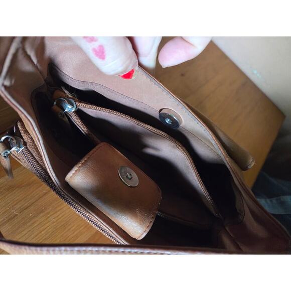 Fossil Shoulder Bag Genuine Leather Small In Size Lots Of Storage Great Bag! - Picture 7 of 9